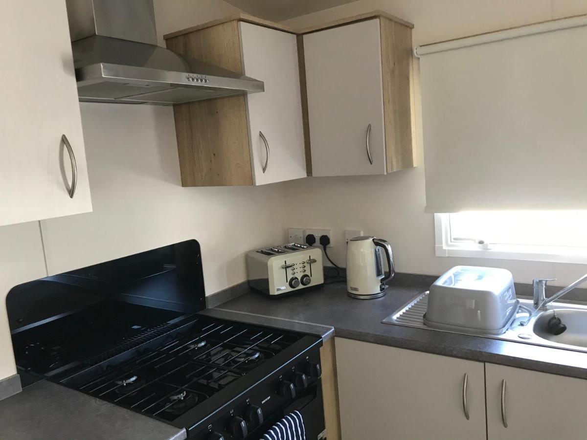 Exclusive 3 Bedroom Caravan, Sleeps 8 People At Parkdean Newquay Holiday Park, Cornwall, Uk Екстериор снимка