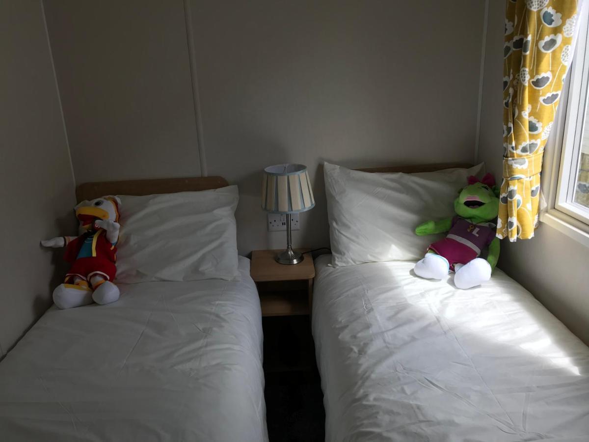 Exclusive 3 Bedroom Caravan, Sleeps 8 People At Parkdean Newquay Holiday Park, Cornwall, Uk Екстериор снимка