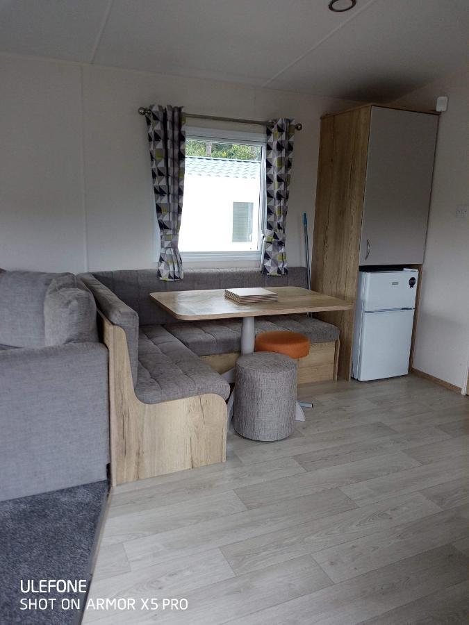 Exclusive 3 Bedroom Caravan, Sleeps 8 People At Parkdean Newquay Holiday Park, Cornwall, Uk Екстериор снимка