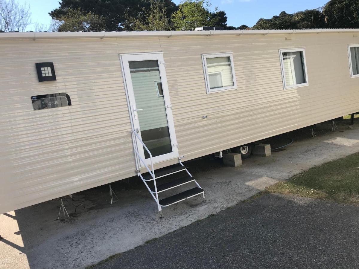 Exclusive 3 Bedroom Caravan, Sleeps 8 People At Parkdean Newquay Holiday Park, Cornwall, Uk Екстериор снимка