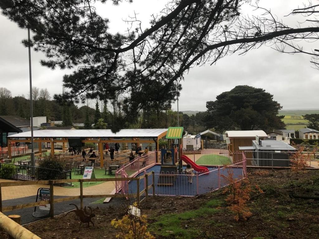 Exclusive 3 Bedroom Caravan, Sleeps 8 People At Parkdean Newquay Holiday Park, Cornwall, Uk Екстериор снимка